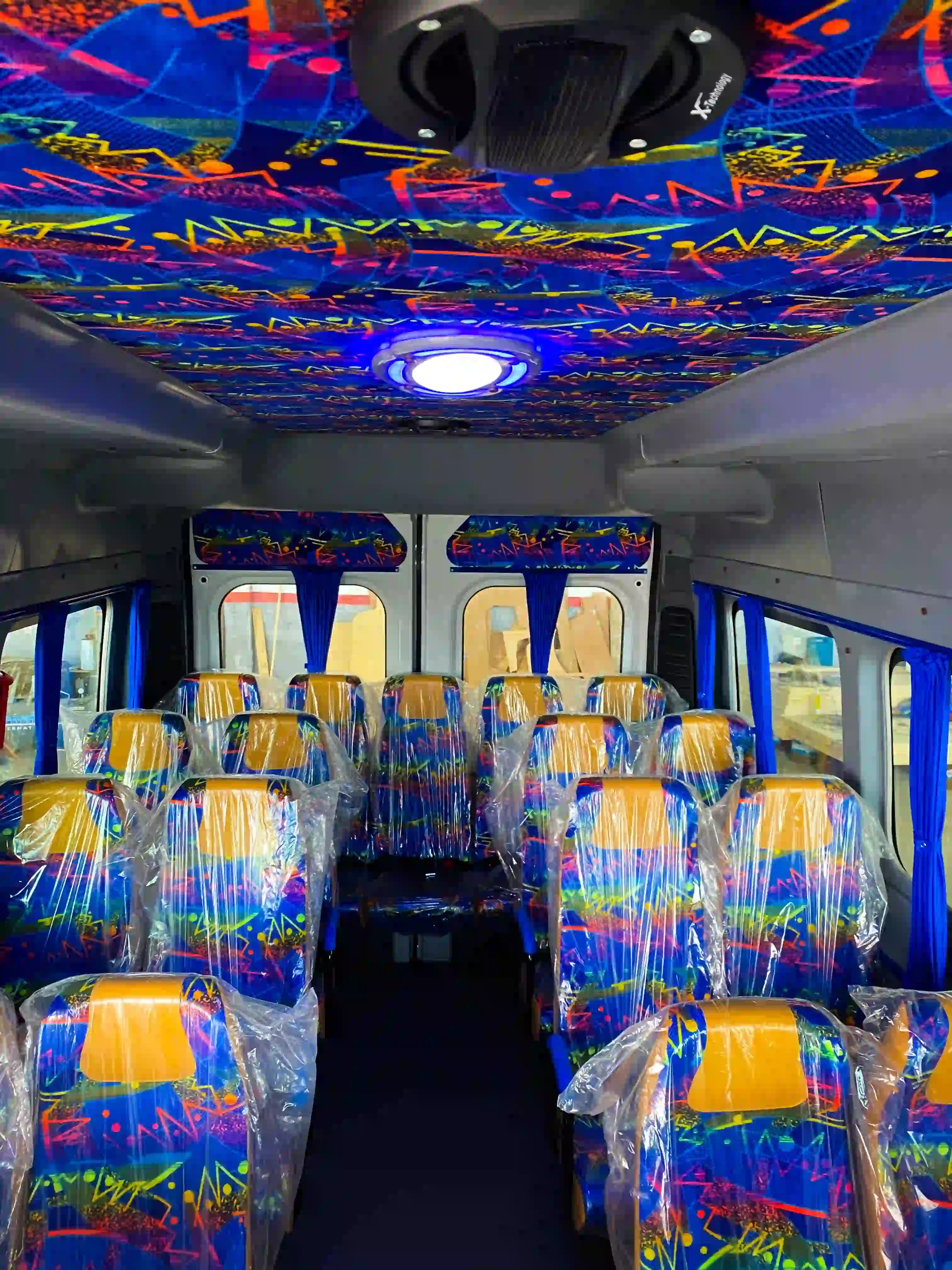 Intérieur bus de transport scolaire FABUS